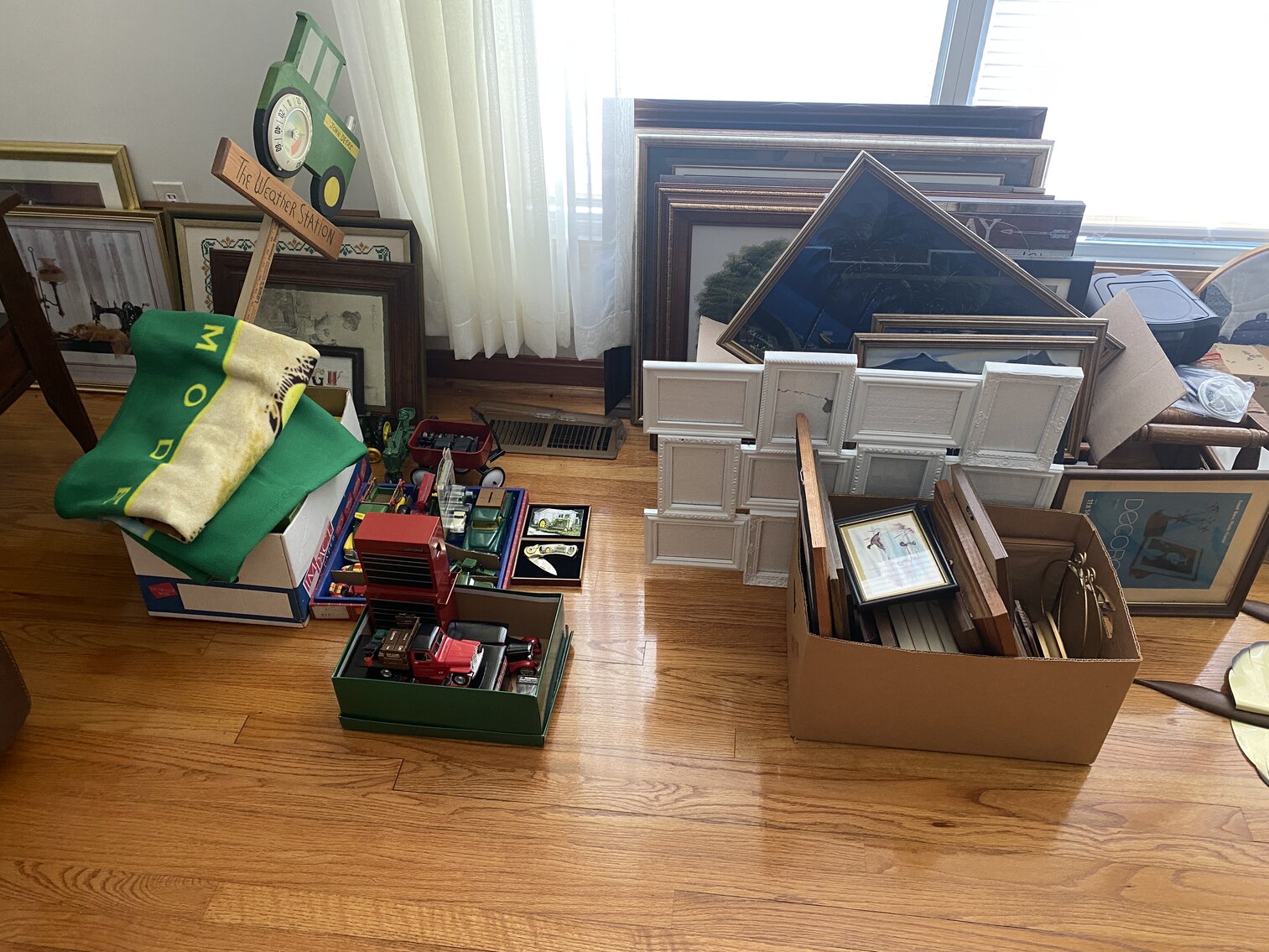 Image for Robert H. Fleenor Estate Sat. Aug. 26th @ 10:00 AM (PERSONAL PROPERTY ONLY) 16131 Fairview Rd. Bristol, Virginia 24201 * 