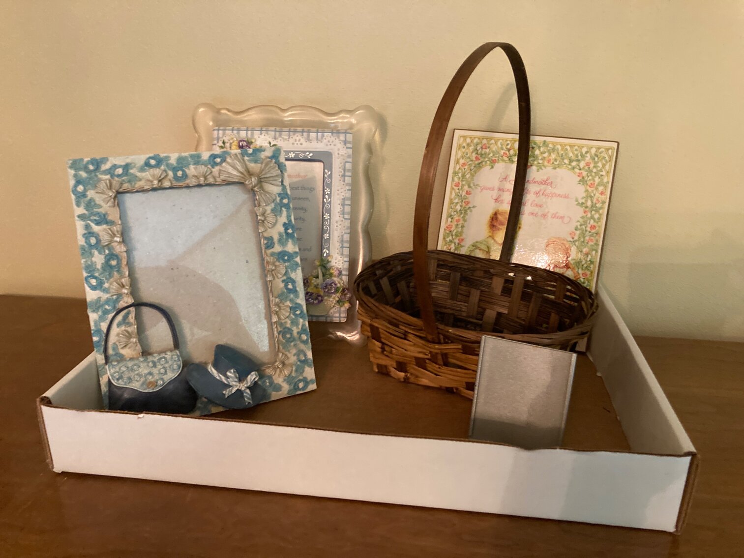 Grandmother Pictures, Basket