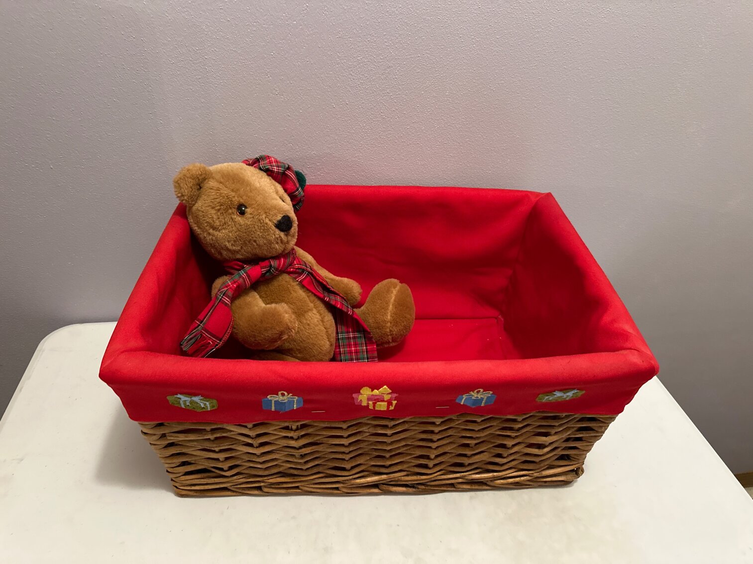 Christmas Bear, Basket
