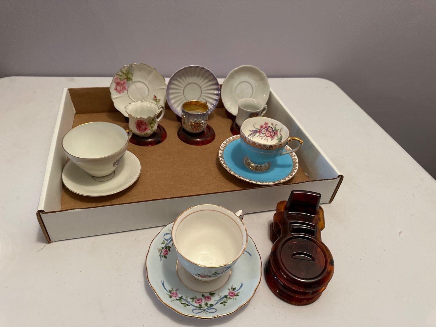 Tea Cups/Saucers with Holders