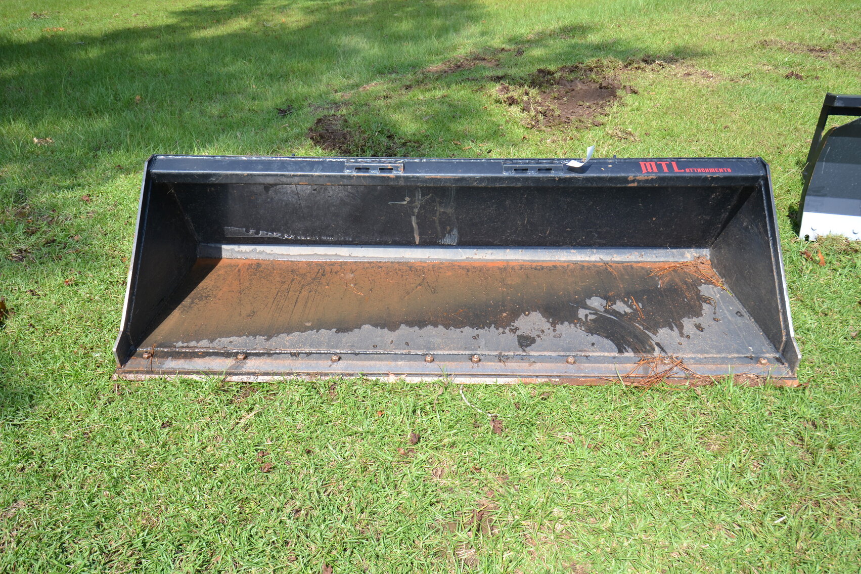 84 in quick attach finish/smooth bucket