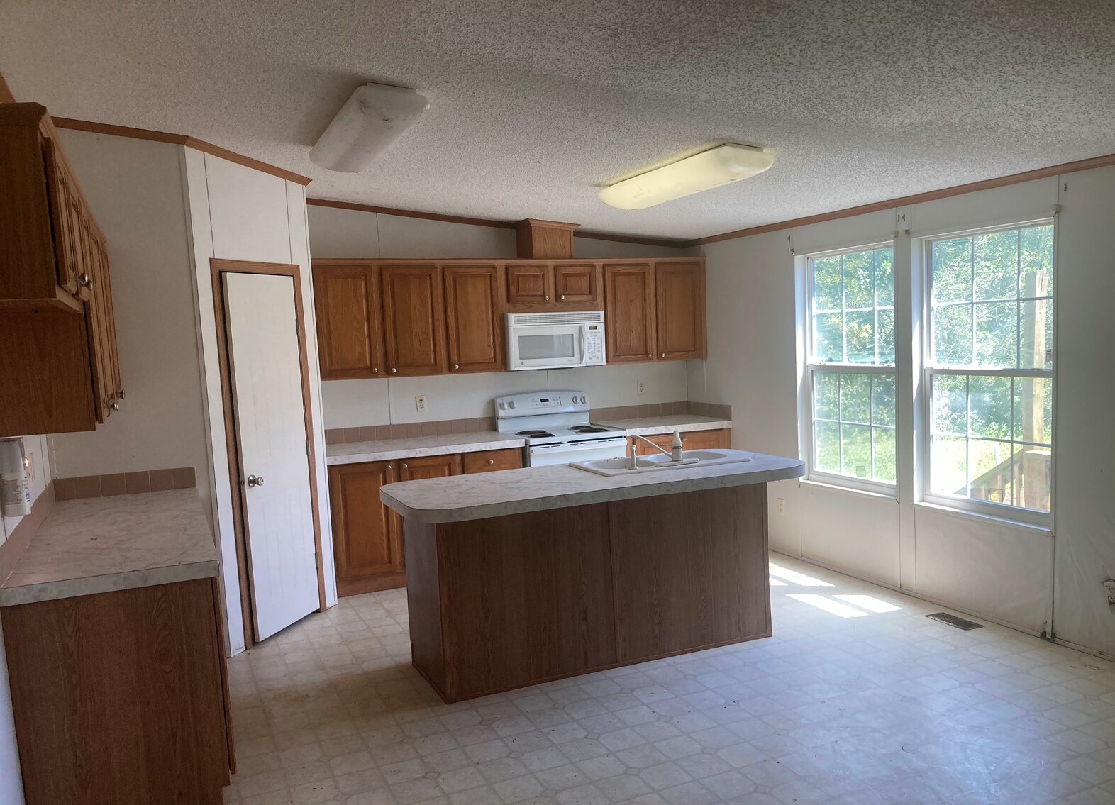 Image for Public Trustee Sale | Spacious 4 Bed/3 Full Bath Single Family Home | 3,016± SF | 4506 Farnham Creek Road | Northern Neck | Farnham, VA