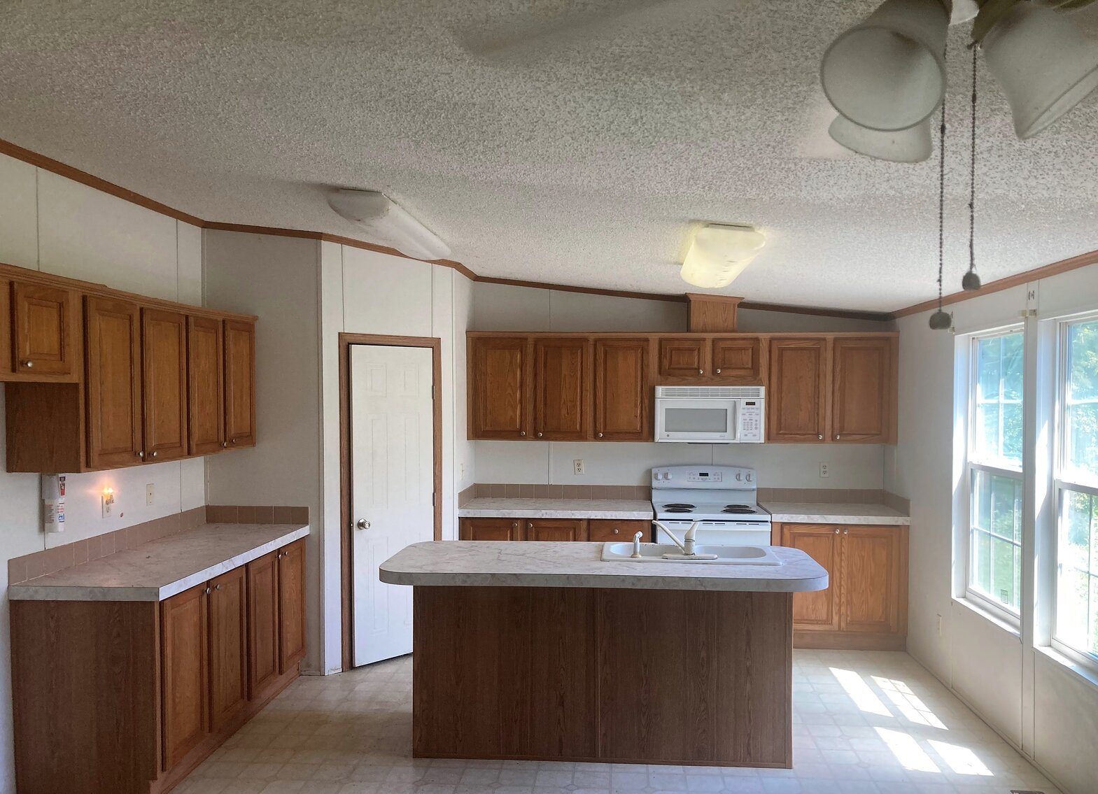 Image for Public Trustee Sale | Spacious 4 Bed/3 Full Bath Single Family Home | 3,016± SF | 4506 Farnham Creek Road | Northern Neck | Farnham, VA