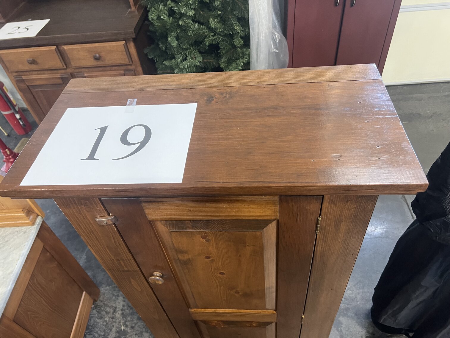 1 DOOR CUPBOARD