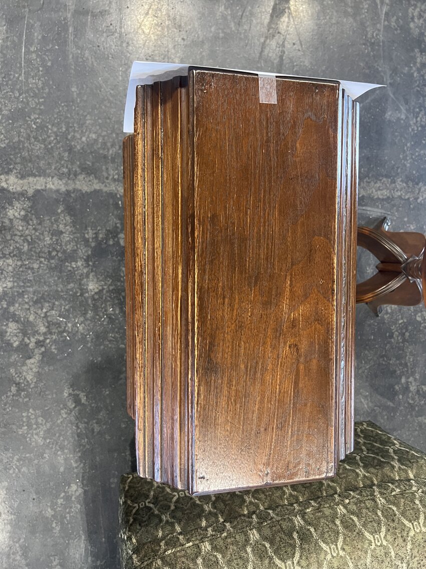 ANTIQUE BOX ON LEGS