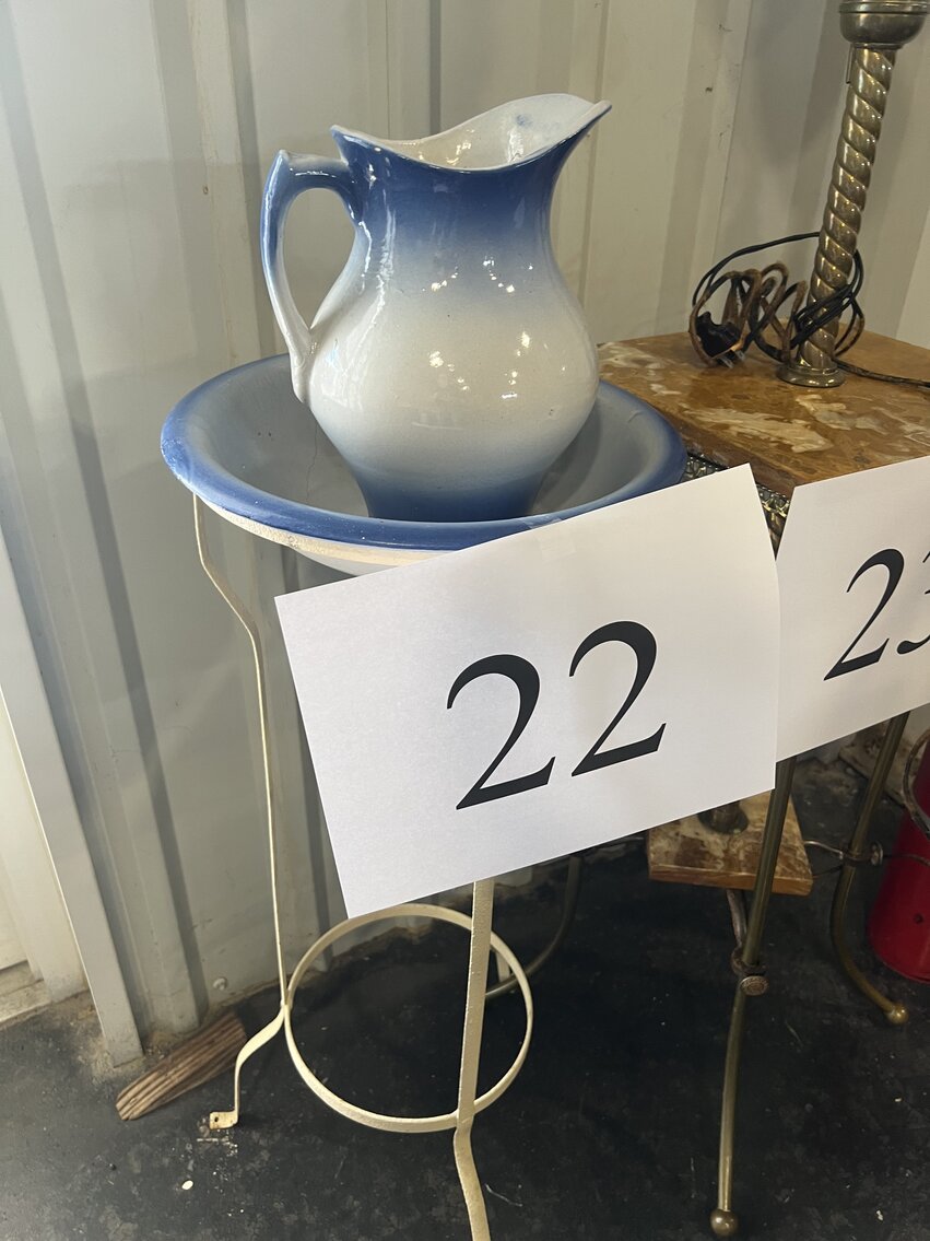 ANTIQUE METAL WASH STAND