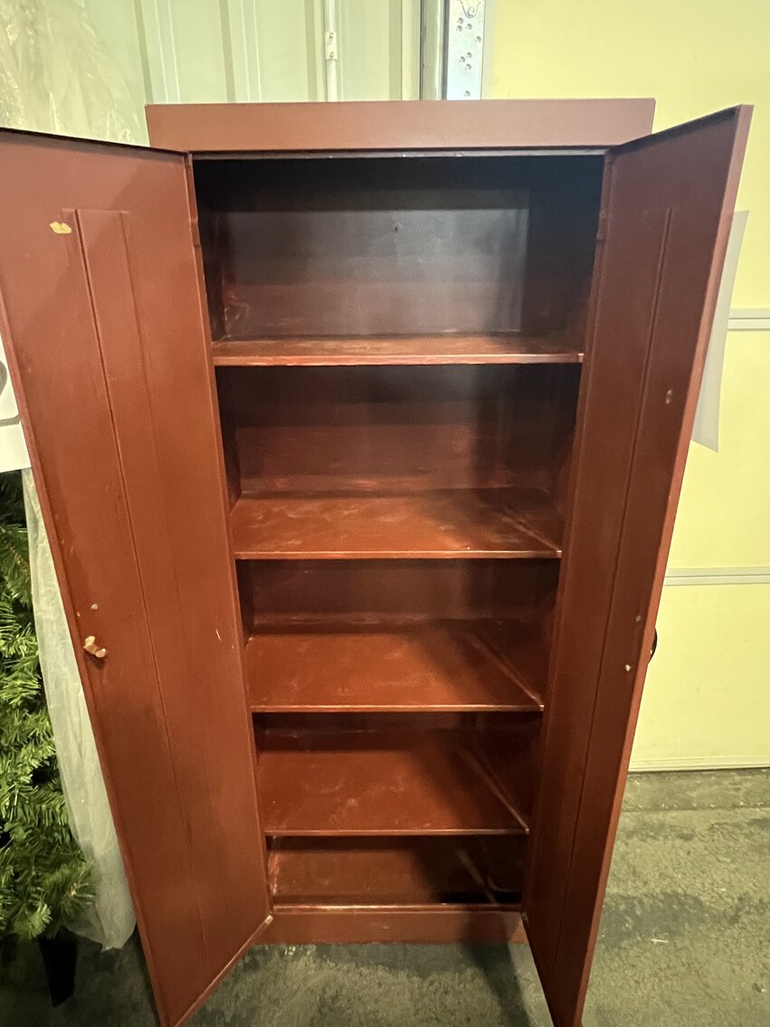 METAL 2 DOOR CABINET