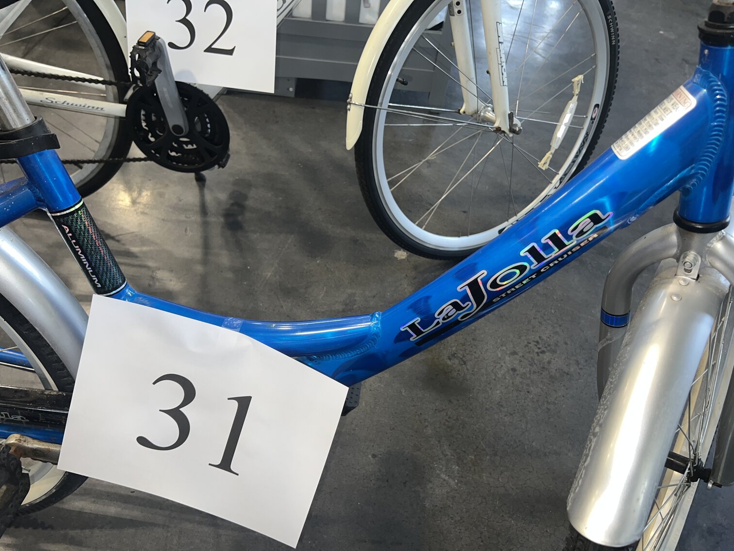 LAJOLLA BLUE STREET CRUISER BICYCLE