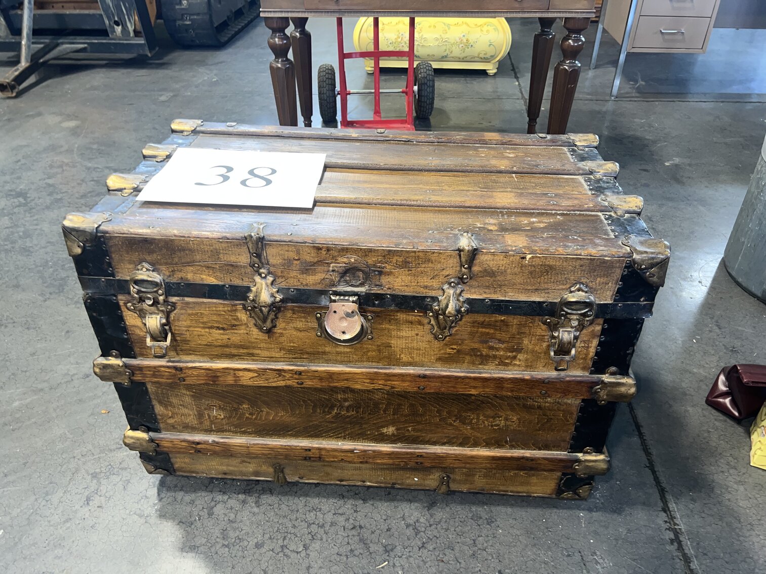 LARGE HANDLED TRUNK