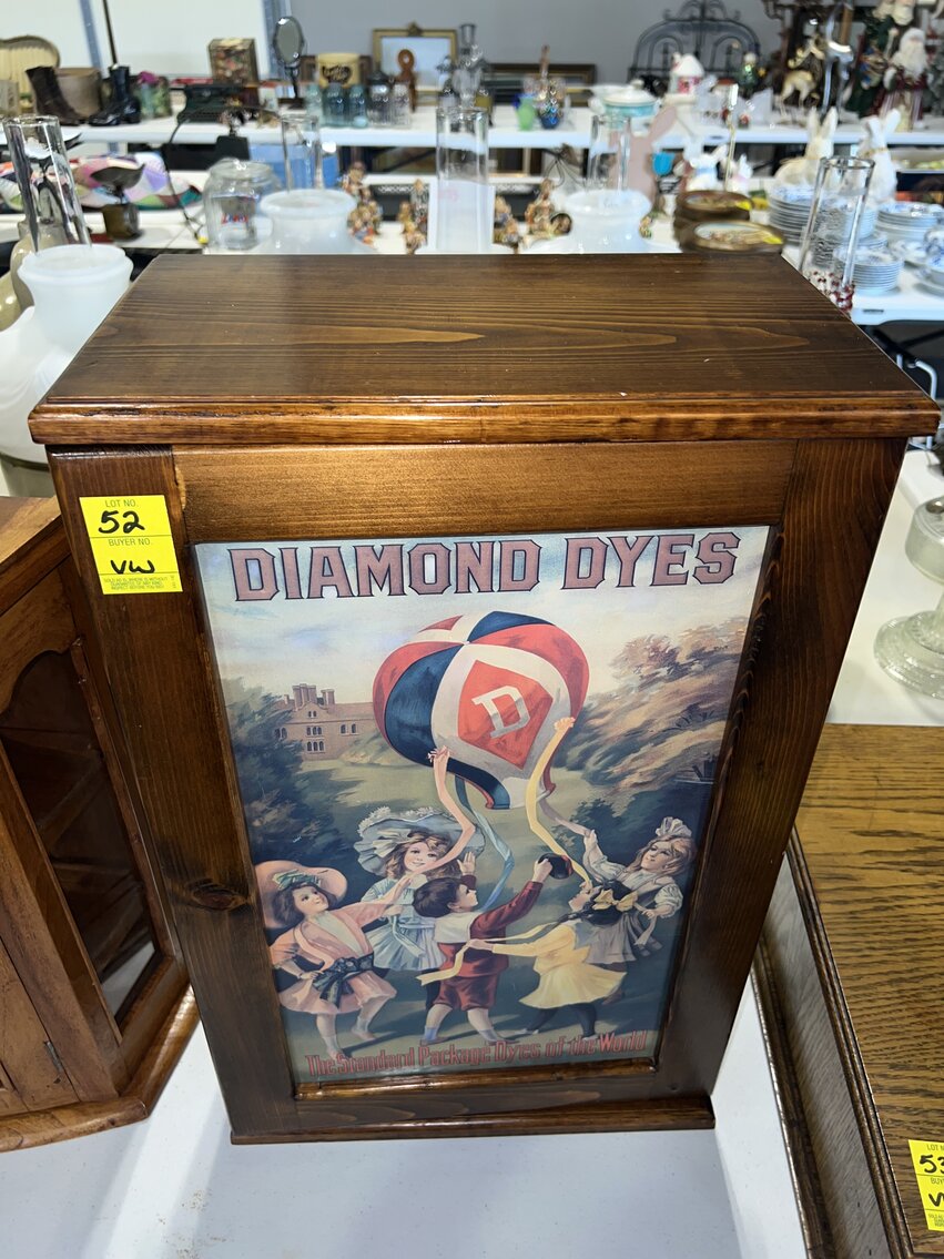DIAMOND DYES CABINET