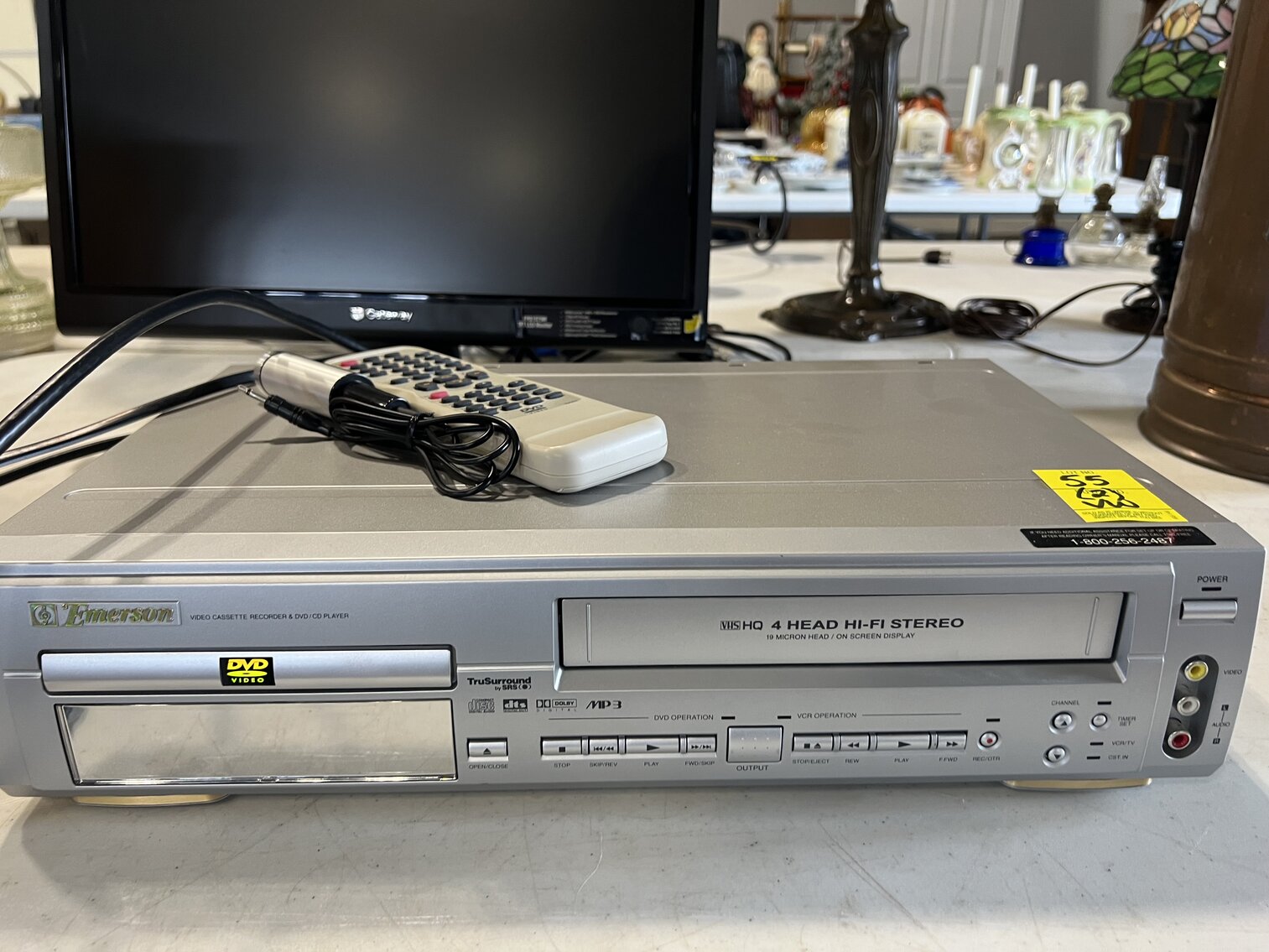 MONITOR & DVD/VCR