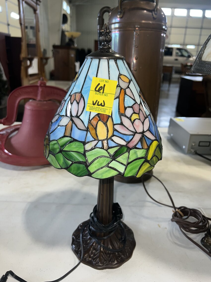 SMALL LAMP W/STAINED SHADE