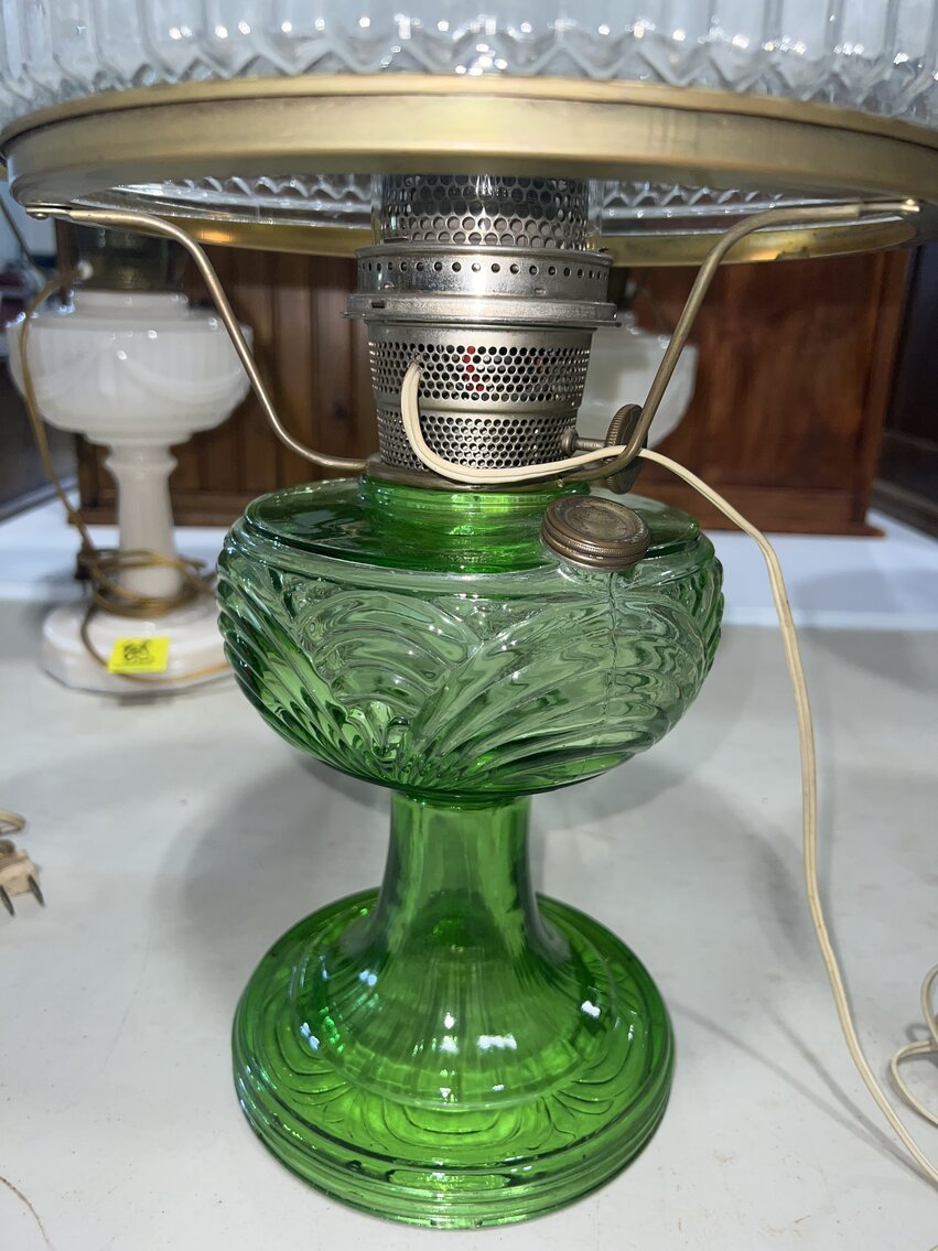 GREEN WASHINGTON DRAPE LAMP
