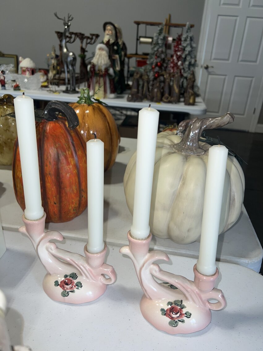 4 DECORATIVE PIECES