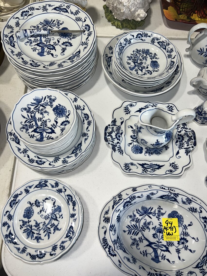 +/-71 PC BLUE DANUBE DISH SET