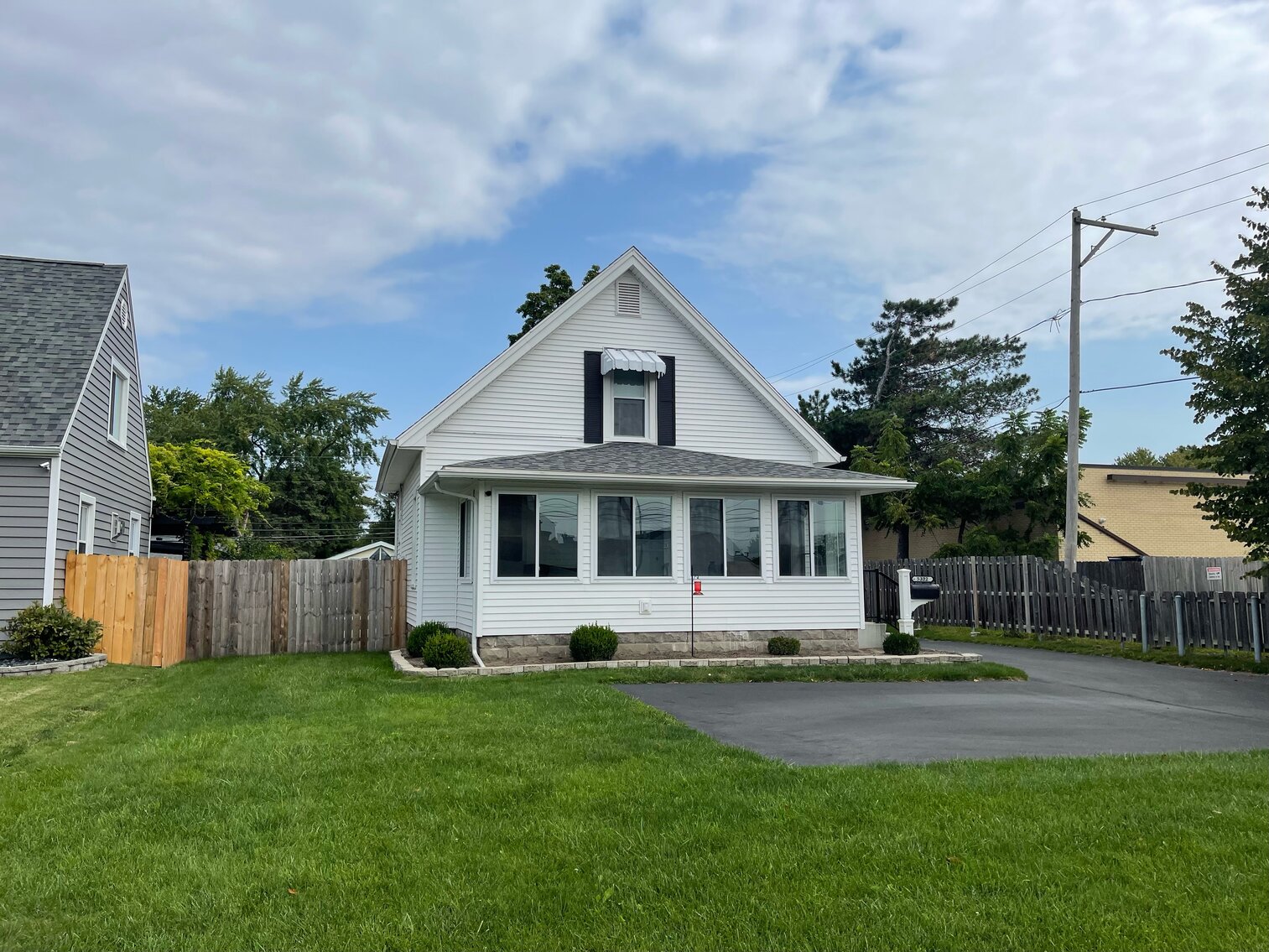 Image for MINIMUM BID AUCTION $69,000! 5322 W Bancroft St