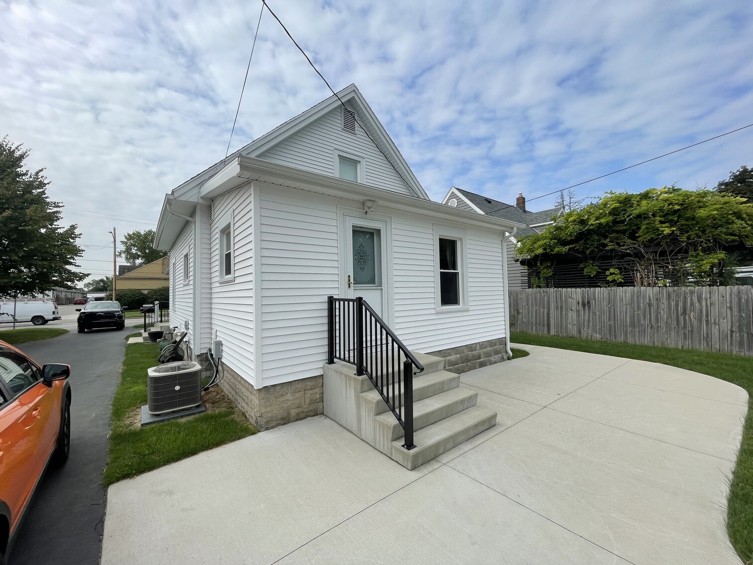 Image for MINIMUM BID AUCTION $69,000! 5322 W Bancroft St