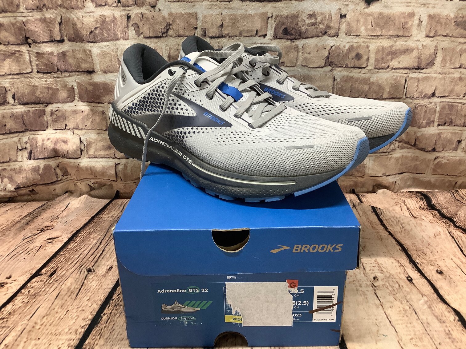 Mens 11.5 Brooks Adrenaline GTS 22 