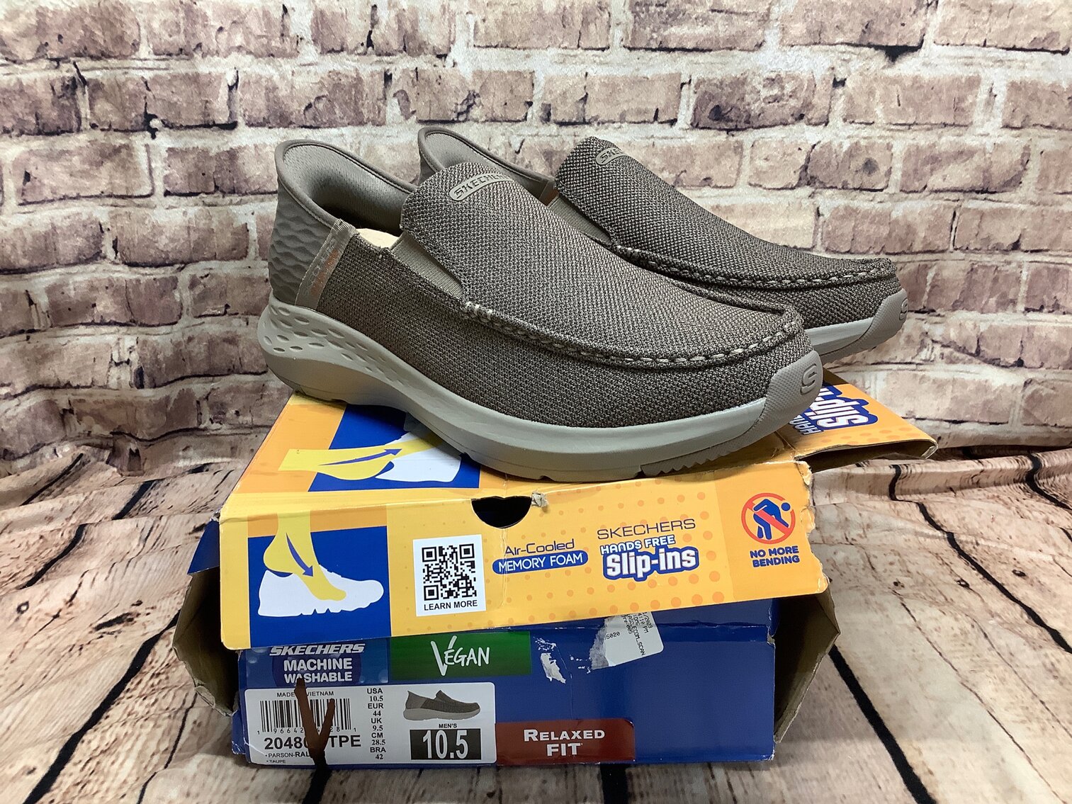 Mens 10.5 Skechers Slip-ins 