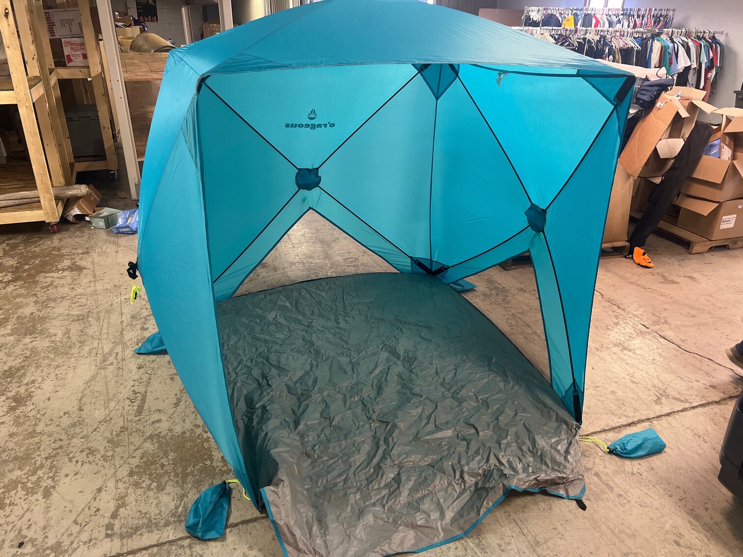 O’Rageous Open ended beach/shade tent quick rise 