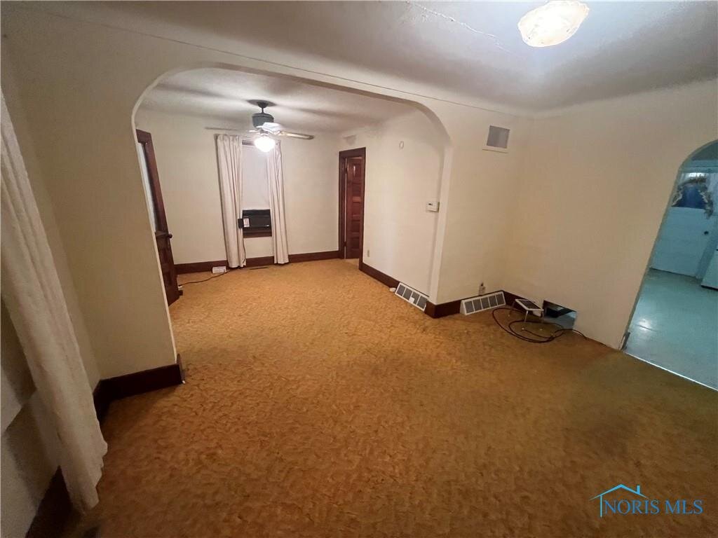 Image for MINIMUM BID AUCTION $20,000! 609 E. Garfield Ave.