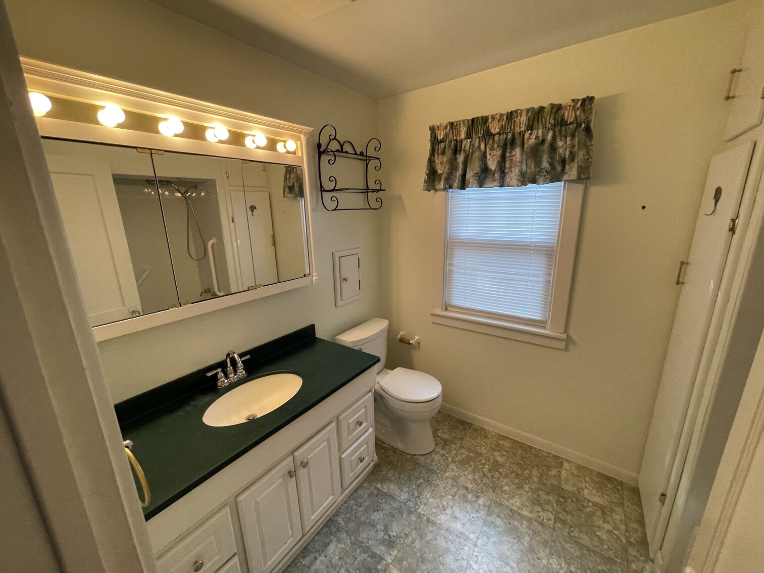 Image for MINIMUM BID AUCTION $69,000! 2025 Hogarth Rd