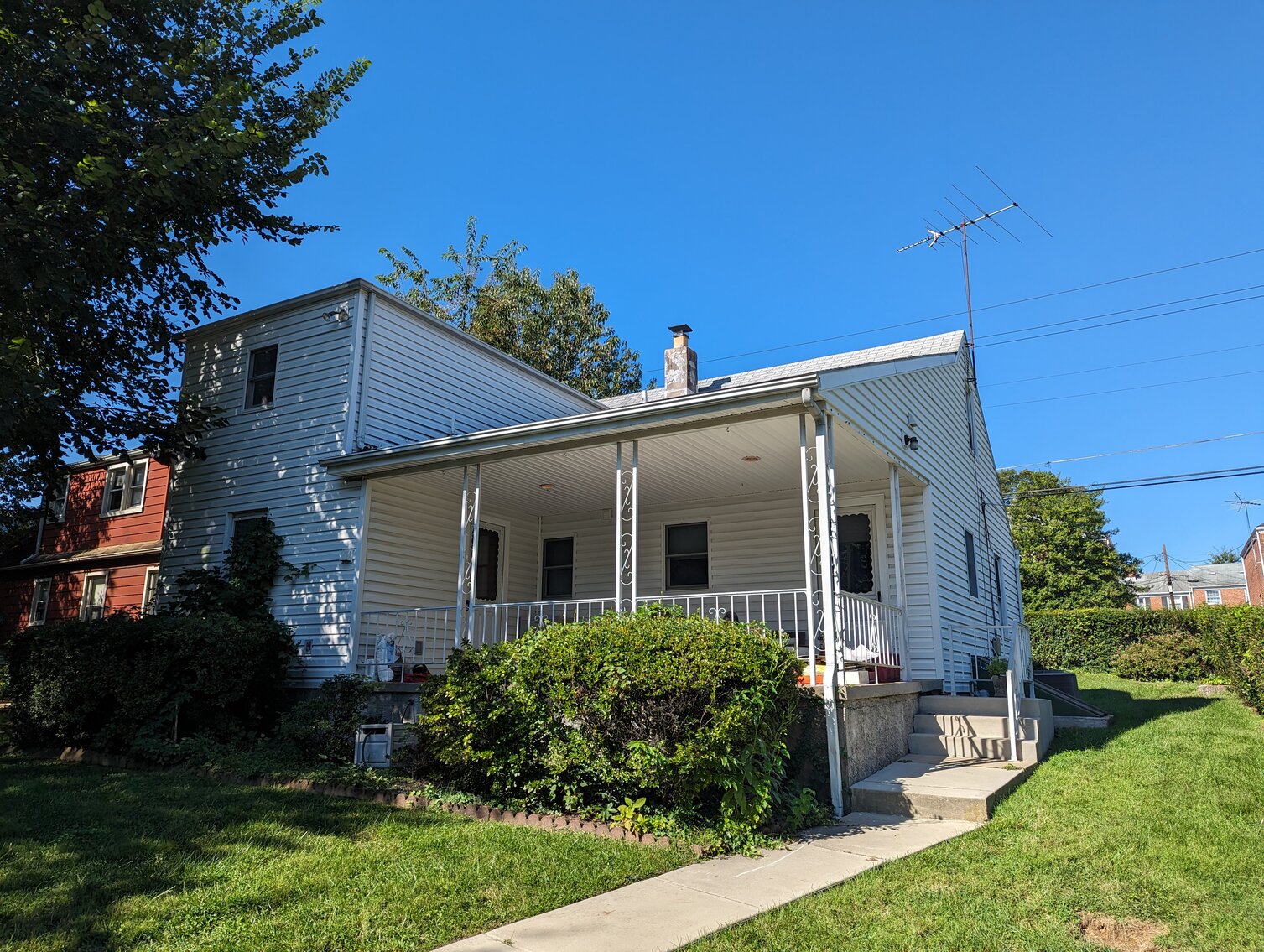 Image for 3 BR, 2-STORY VINYL SIDED CAPE COD; IN BOX BARBIES, CABBAGE PATCH, STAR TREK & STAR WARS COLLECTIBLES, GLASSWARE, FURNITURE & TOOLS