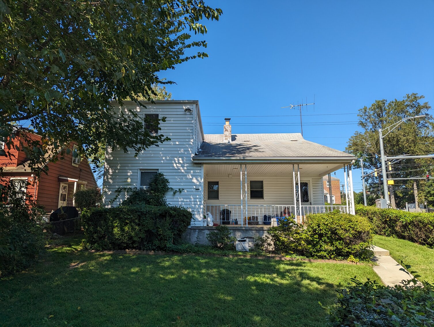 Image for 3 BR, 2-STORY VINYL SIDED CAPE COD; IN BOX BARBIES, CABBAGE PATCH, STAR TREK & STAR WARS COLLECTIBLES, GLASSWARE, FURNITURE & TOOLS