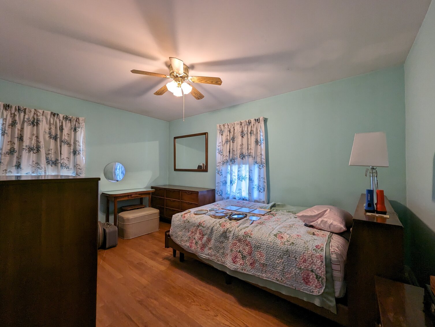 Image for 3 BR, 2-STORY VINYL SIDED CAPE COD; IN BOX BARBIES, CABBAGE PATCH, STAR TREK & STAR WARS COLLECTIBLES, GLASSWARE, FURNITURE & TOOLS