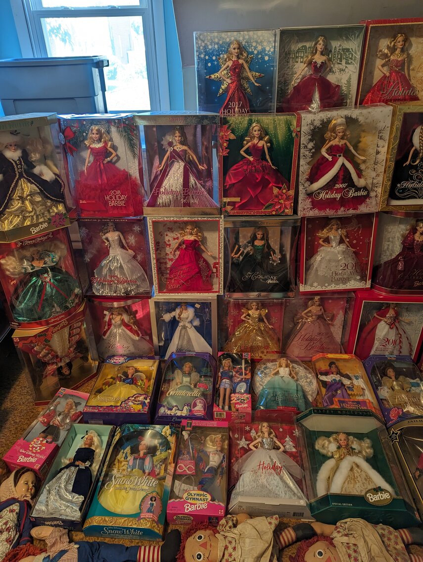 Image for 3 BR, 2-STORY VINYL SIDED CAPE COD; IN BOX BARBIES, CABBAGE PATCH, STAR TREK & STAR WARS COLLECTIBLES, GLASSWARE, FURNITURE & TOOLS