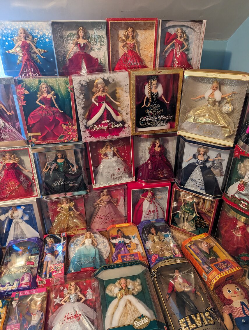 Image for 3 BR, 2-STORY VINYL SIDED CAPE COD; IN BOX BARBIES, CABBAGE PATCH, STAR TREK & STAR WARS COLLECTIBLES, GLASSWARE, FURNITURE & TOOLS