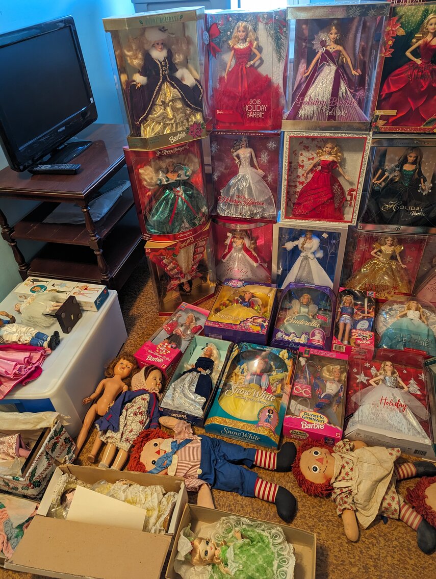 Image for 3 BR, 2-STORY VINYL SIDED CAPE COD; IN BOX BARBIES, CABBAGE PATCH, STAR TREK & STAR WARS COLLECTIBLES, GLASSWARE, FURNITURE & TOOLS