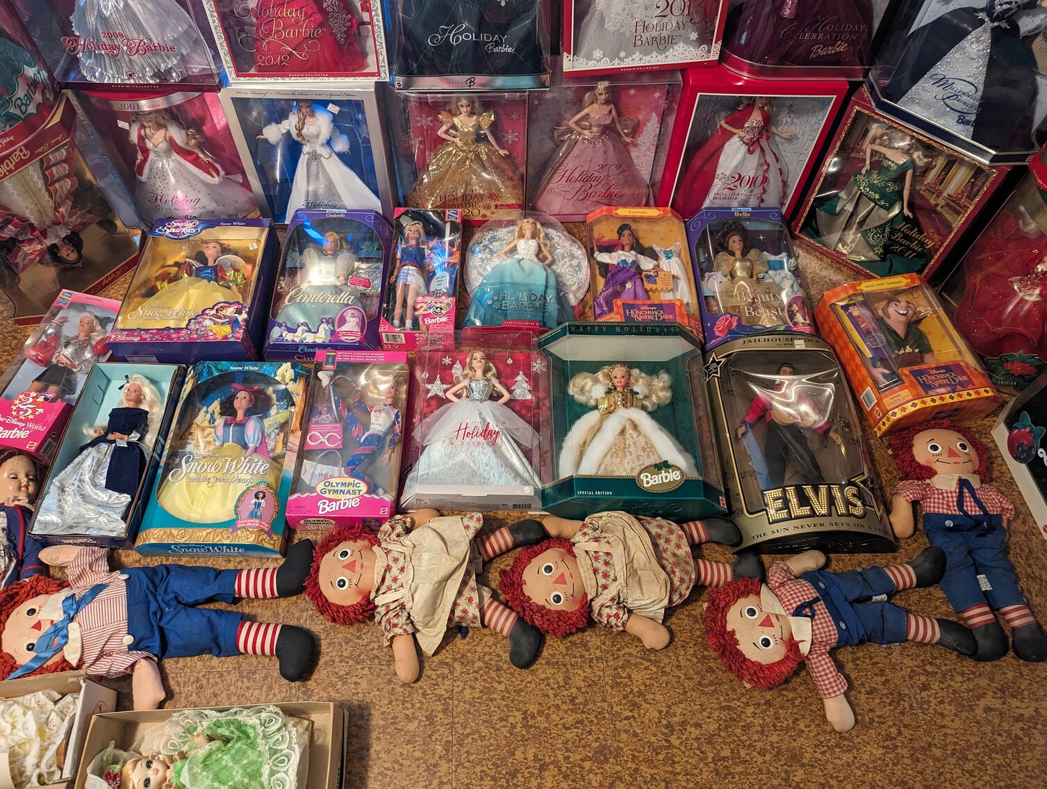 Image for 3 BR, 2-STORY VINYL SIDED CAPE COD; IN BOX BARBIES, CABBAGE PATCH, STAR TREK & STAR WARS COLLECTIBLES, GLASSWARE, FURNITURE & TOOLS