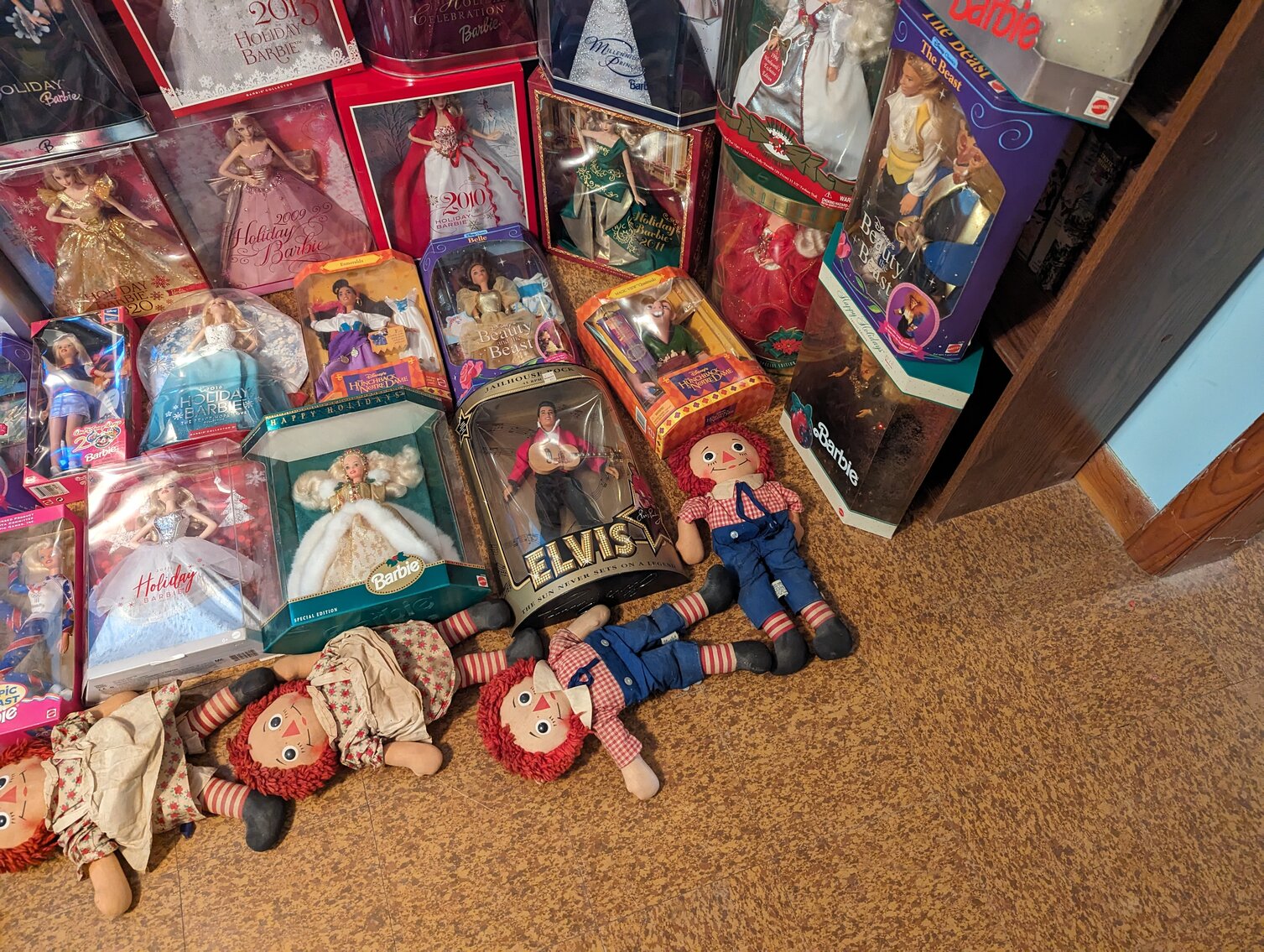 Image for 3 BR, 2-STORY VINYL SIDED CAPE COD; IN BOX BARBIES, CABBAGE PATCH, STAR TREK & STAR WARS COLLECTIBLES, GLASSWARE, FURNITURE & TOOLS