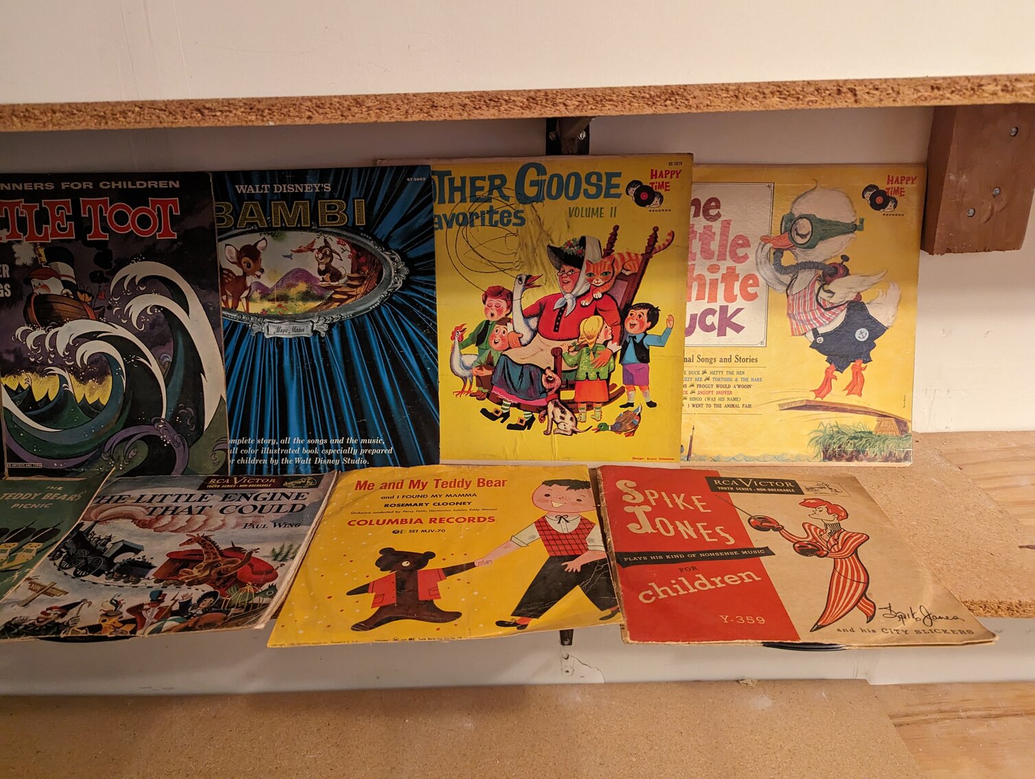 Image for 3 BR, 2-STORY VINYL SIDED CAPE COD; IN BOX BARBIES, CABBAGE PATCH, STAR TREK & STAR WARS COLLECTIBLES, GLASSWARE, FURNITURE & TOOLS