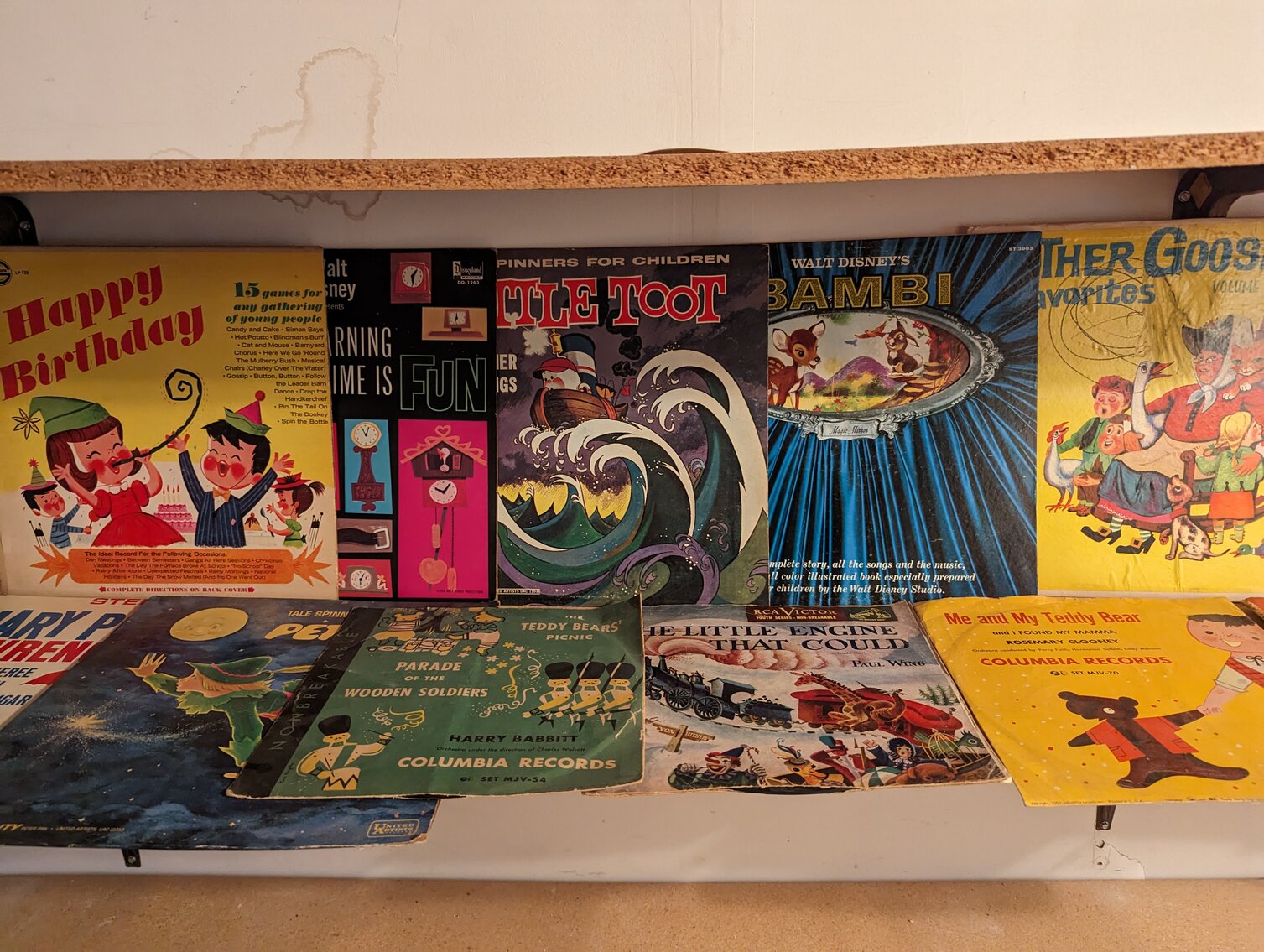 Image for 3 BR, 2-STORY VINYL SIDED CAPE COD; IN BOX BARBIES, CABBAGE PATCH, STAR TREK & STAR WARS COLLECTIBLES, GLASSWARE, FURNITURE & TOOLS