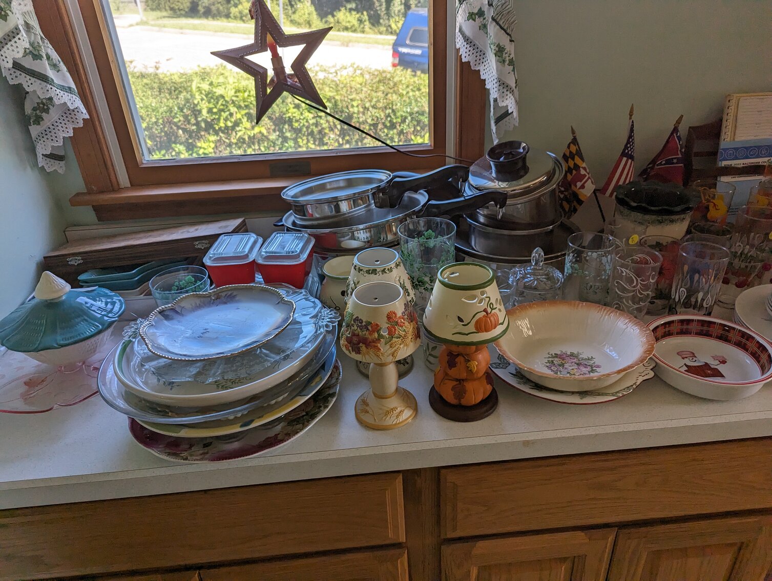 Image for 3 BR, 2-STORY VINYL SIDED CAPE COD; IN BOX BARBIES, CABBAGE PATCH, STAR TREK & STAR WARS COLLECTIBLES, GLASSWARE, FURNITURE & TOOLS