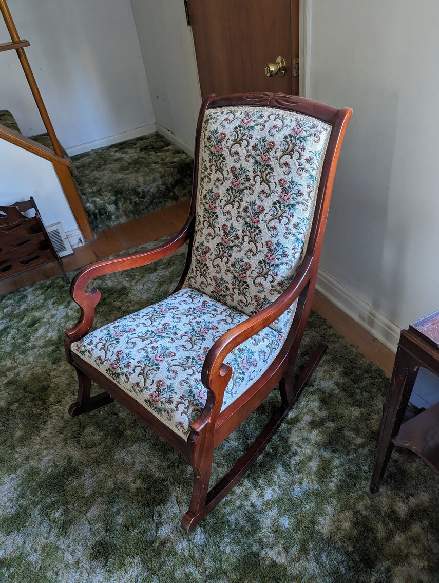 Image for 3 BR, 2-STORY VINYL SIDED CAPE COD; IN BOX BARBIES, CABBAGE PATCH, STAR TREK & STAR WARS COLLECTIBLES, GLASSWARE, FURNITURE & TOOLS