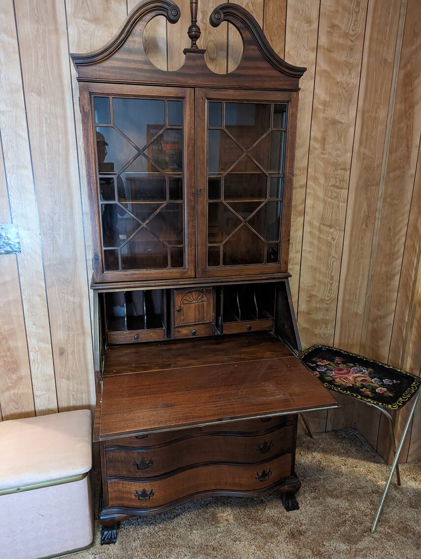 Image for 3 BR, 2-STORY VINYL SIDED CAPE COD; IN BOX BARBIES, CABBAGE PATCH, STAR TREK & STAR WARS COLLECTIBLES, GLASSWARE, FURNITURE & TOOLS