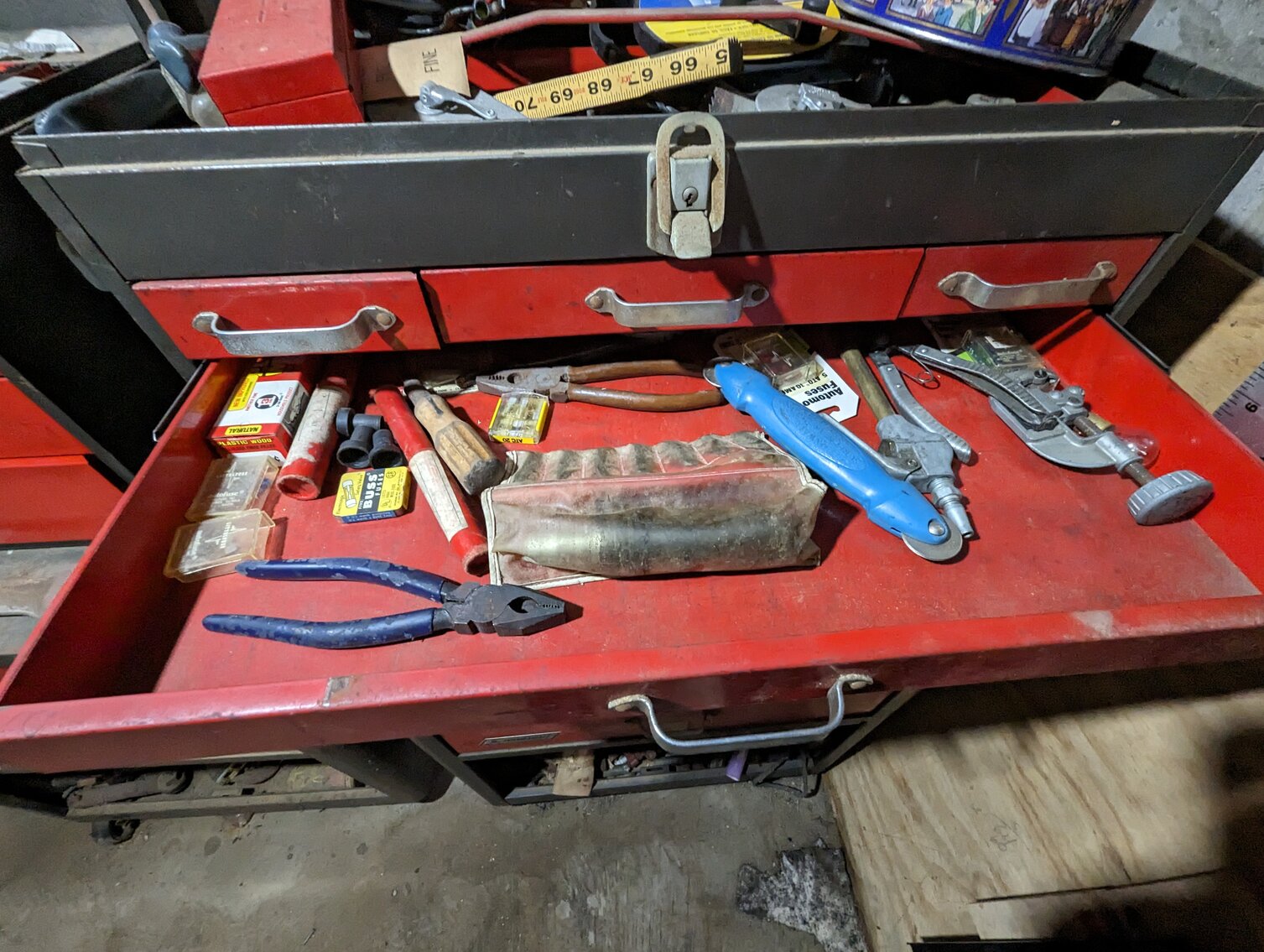 Image for 3 BR, 2-STORY VINYL SIDED CAPE COD; IN BOX BARBIES, CABBAGE PATCH, STAR TREK & STAR WARS COLLECTIBLES, GLASSWARE, FURNITURE & TOOLS