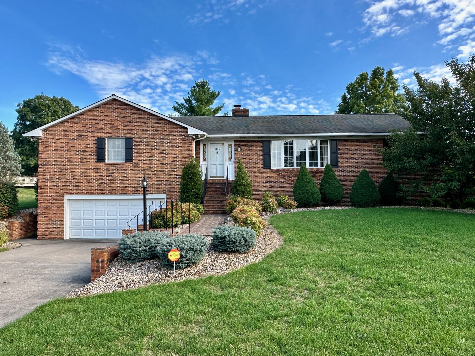 Image for Immaculate 3 BR/3.5 BA Brick Home w/Finished Walk-Out Basement Only Minutes from JMU & I-81--- Belmont Estates