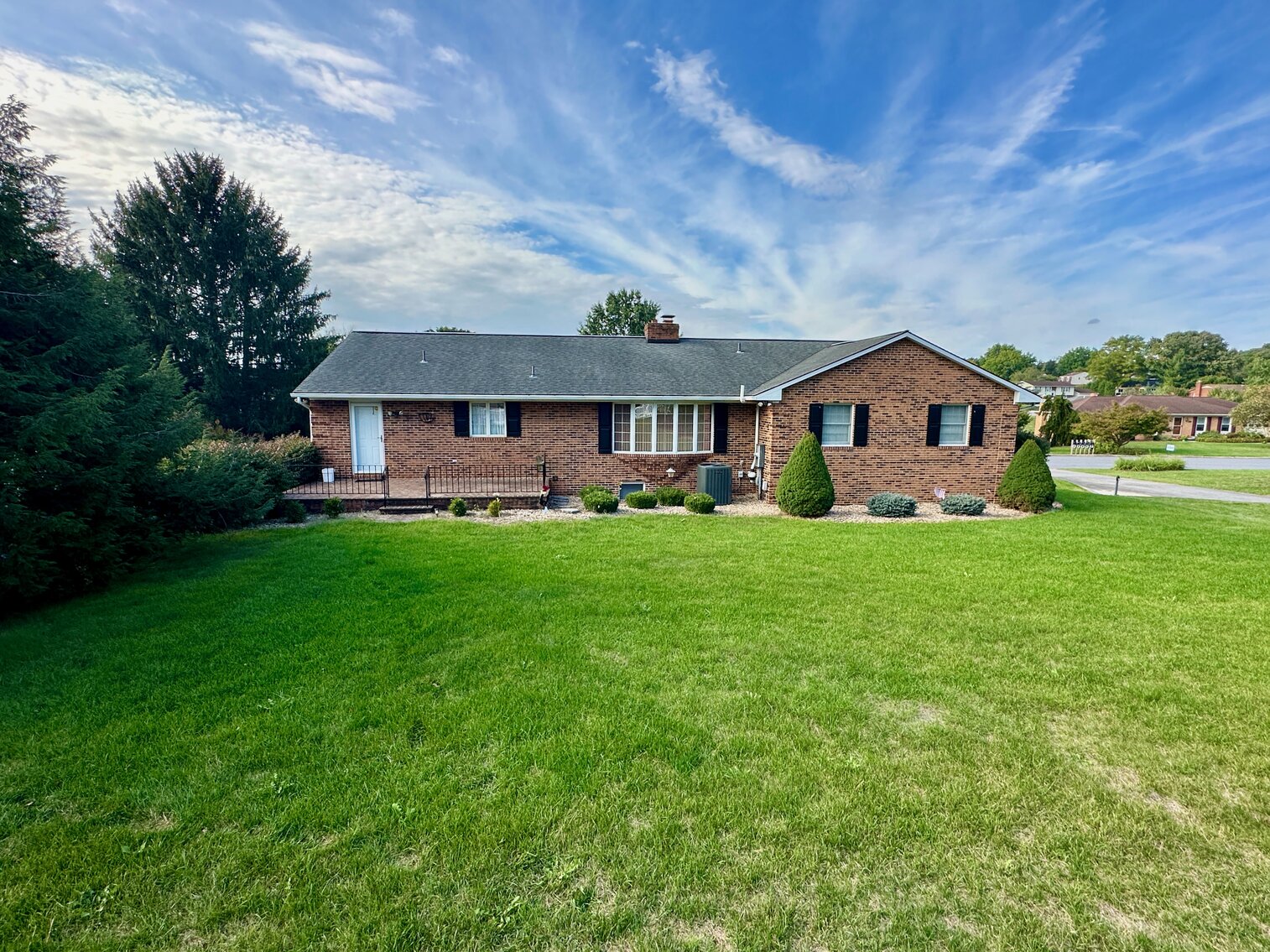 Image for Immaculate 3 BR/3.5 BA Brick Home w/Finished Walk-Out Basement Only Minutes from JMU & I-81--- Belmont Estates