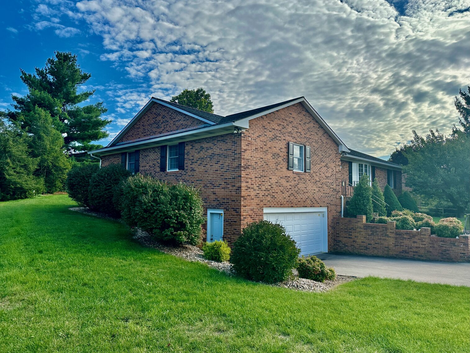 Image for Immaculate 3 BR/3.5 BA Brick Home w/Finished Walk-Out Basement Only Minutes from JMU & I-81--- Belmont Estates
