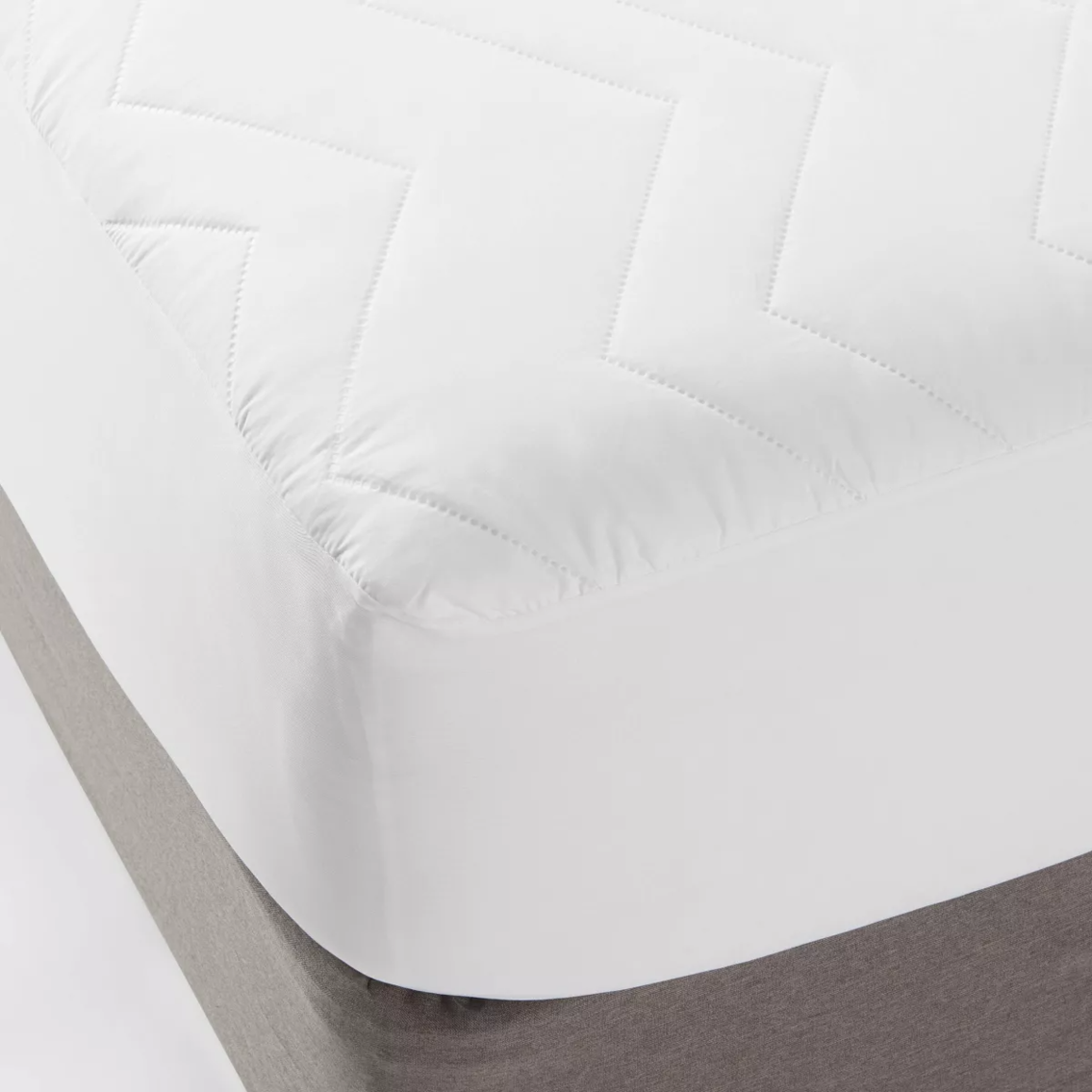 Full Machine Washable Quilted Mattress Pad - Room Essentials™