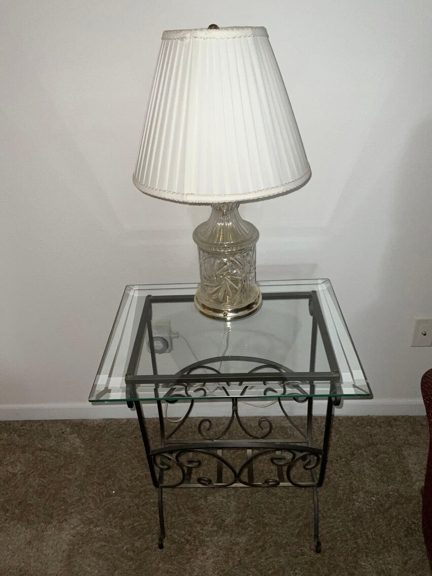 LR- Glass Top / Iron End Table with Glass Table Lamp