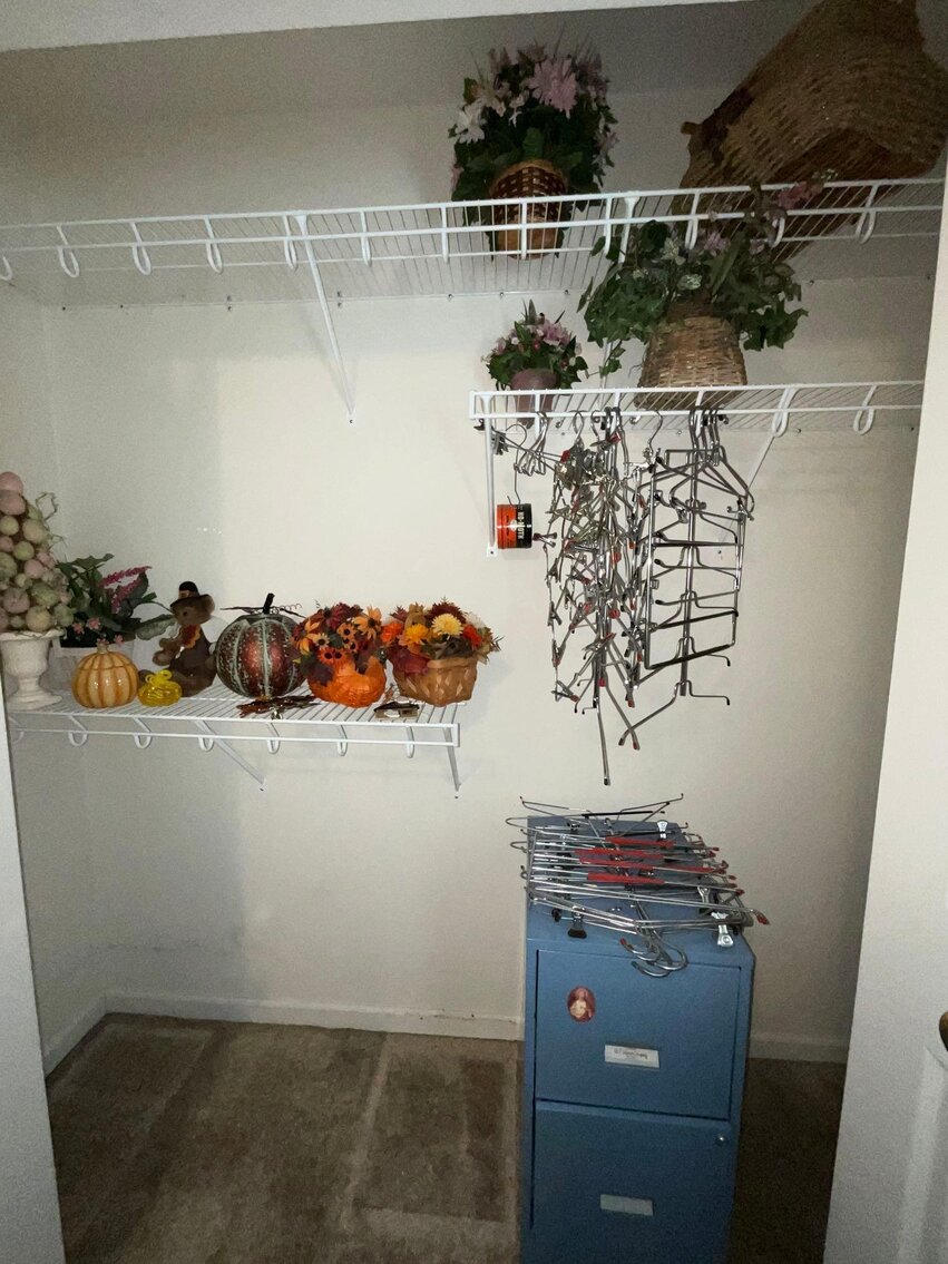 Office (O)- Contents of Closet