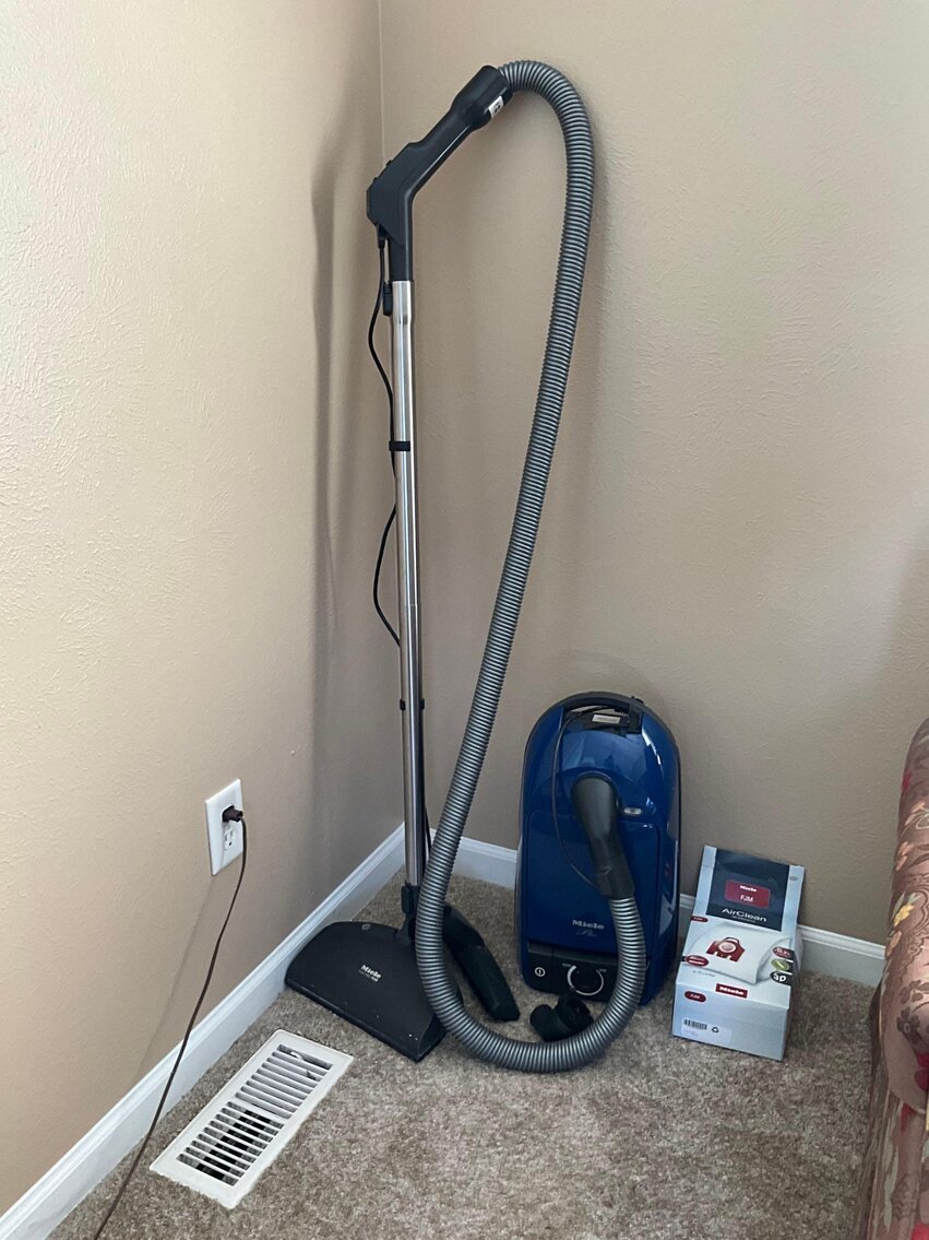 Sunroom (SR)- Miele Paris Vacuum