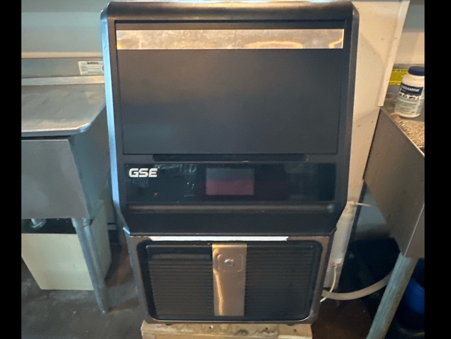 Ice Machine - GSE Brand, used under bar