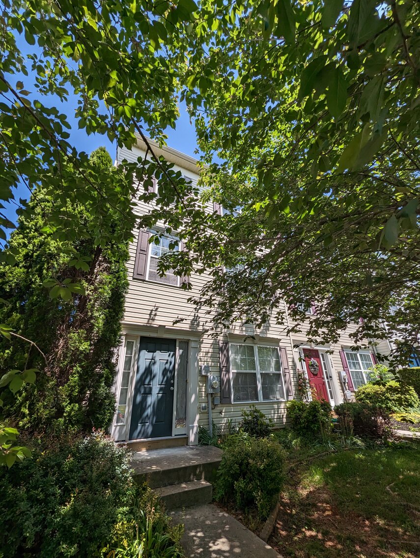 Image for 4 BR, 3.5 BA SPACIOUS EOG VINYL SIDED TOWNHOME