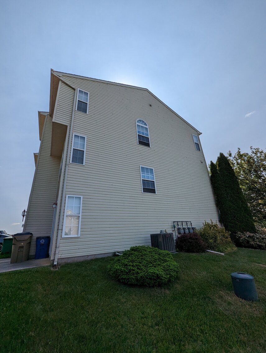 Image for 4 BR, 3.5 BA SPACIOUS EOG VINYL SIDED TOWNHOME